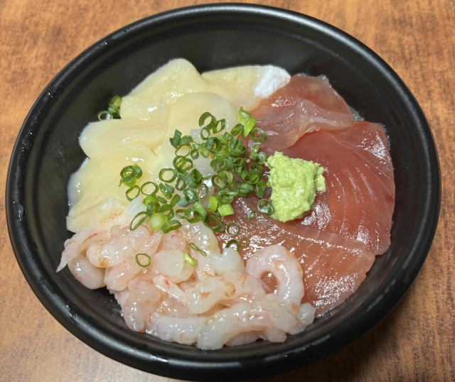 alt="海鮮丼の画像"
