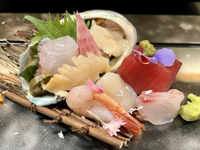 alt="刺身盛り合わせの画像"