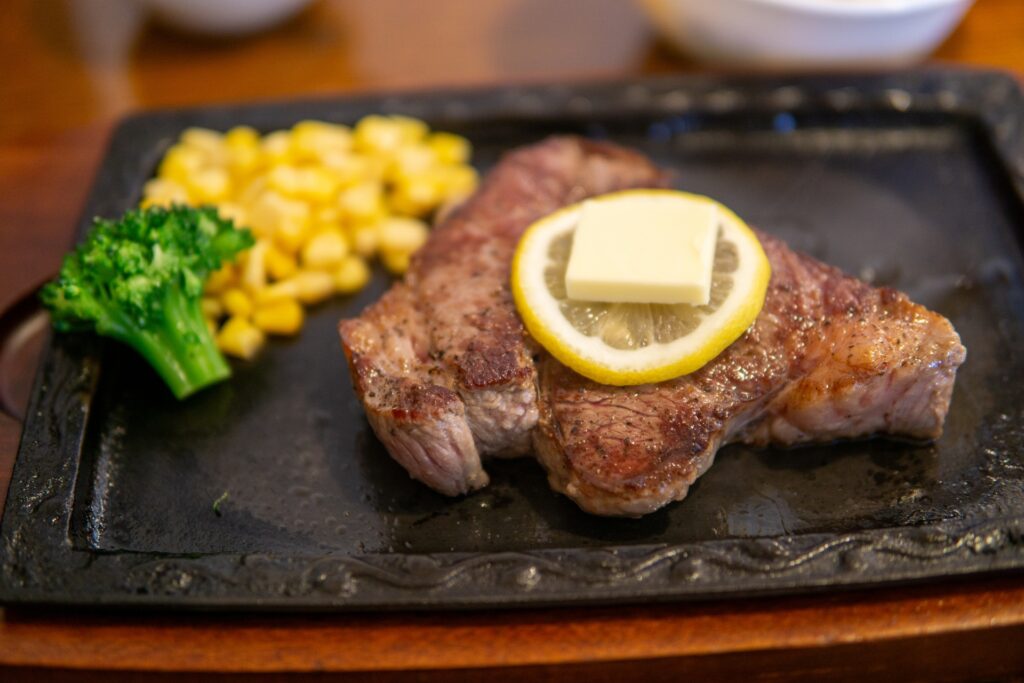 alt="ステーキの画像"