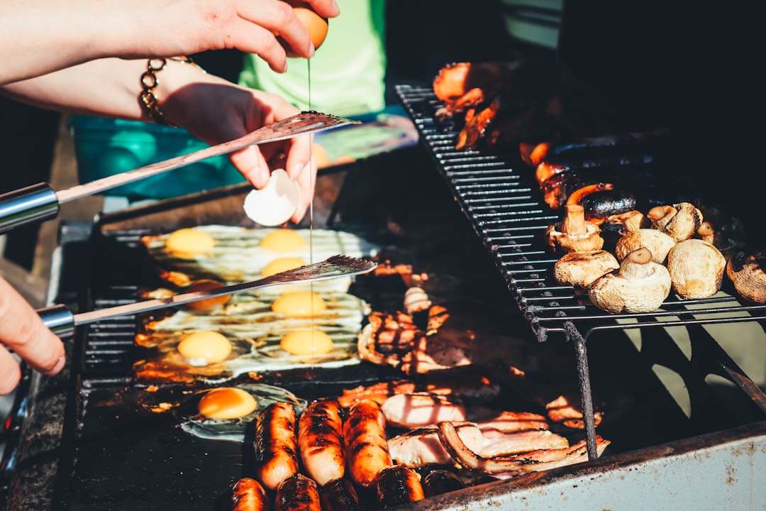 BBQで肉と魚介を楽しむ
