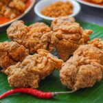 food lot on a green leaf plate