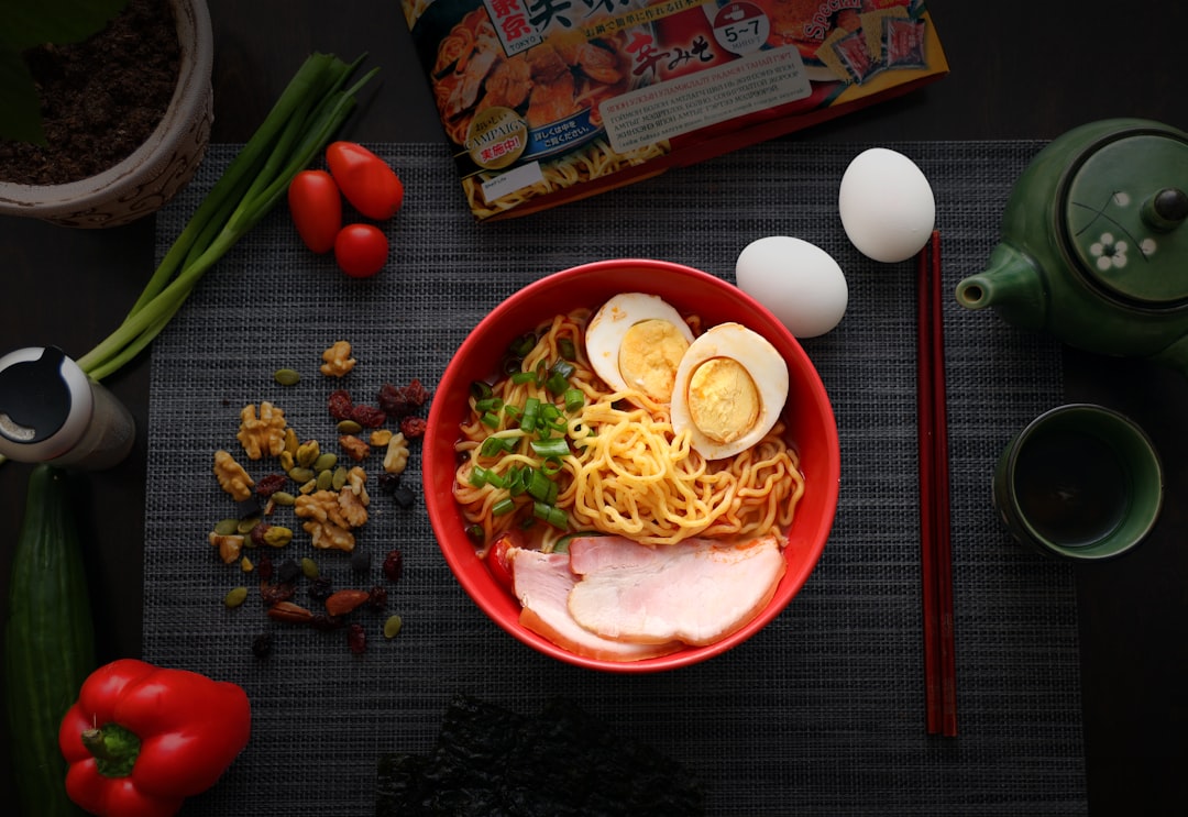 自宅で極上の一杯を!ご当地ラーメンお取り寄せ&簡単アレンジ完全ガイド