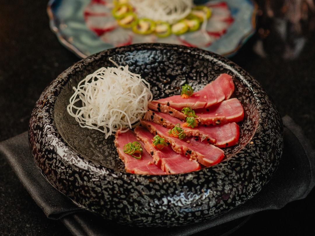 マグロの刺身盛り付け
