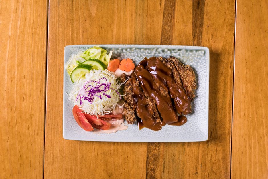 とんかつを家庭で外はカリッと中はジューシーに揚げるコツ