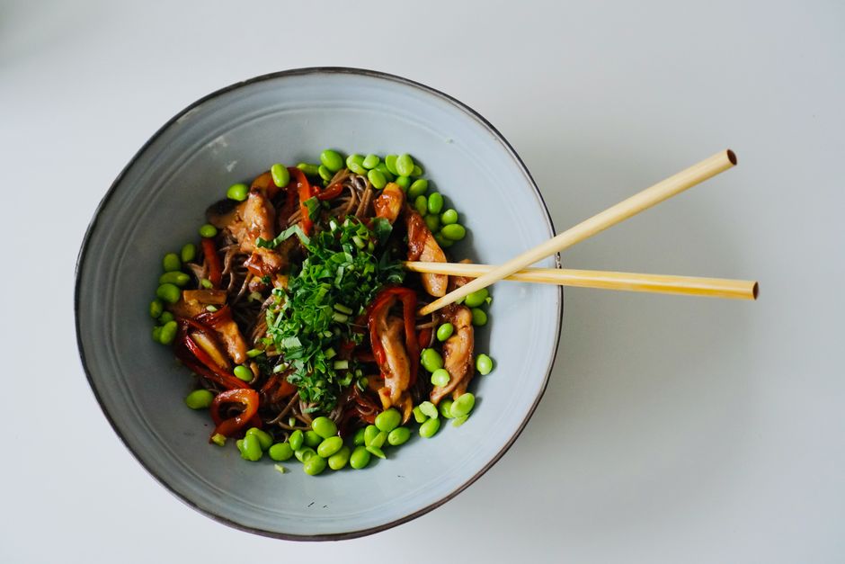 野菜と組み合わせたそば料理