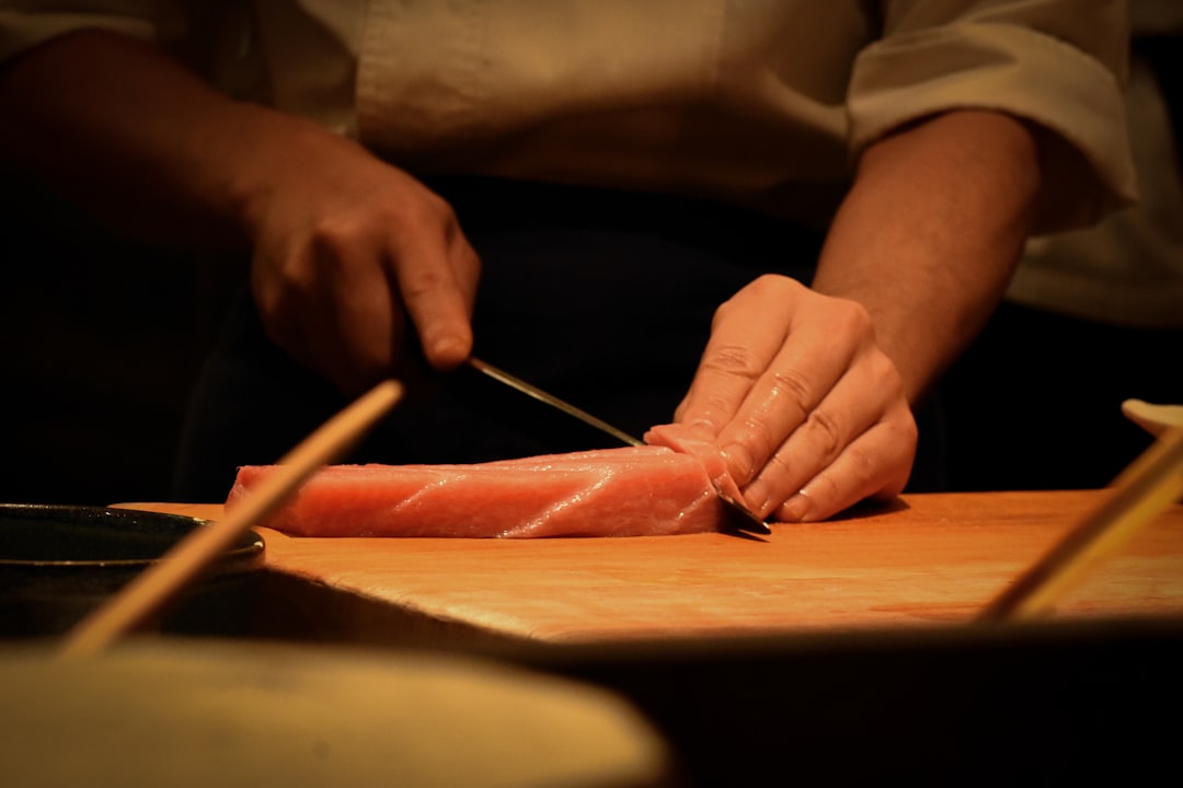 鯛の刺身の切り方・下処理のコツ|三枚おろしから美しい薄造りまで
