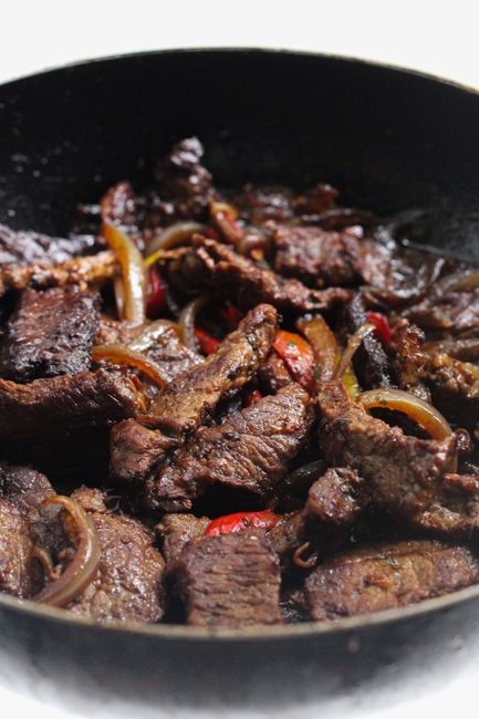 牛肉とピーマンを炒め合わせた中華風の一皿