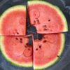 4等分にカットした瑞々しいスイカの断面