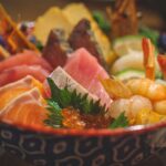 まぐろ・サーモン・いくら・海老などをのせた海鮮ちらし寿司