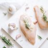 鶏むね肉がパサつかない下ごしらえ・調理のコツ｜プロが教える柔らかレシピ