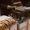 鮎の塩焼きの美味しい食べ方・下処理の仕方｜プロが教える化粧塩のコツ