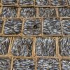 木箱に並べて天日干しされた小魚
