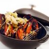 白ワインで蒸したムール貝の鍋料理