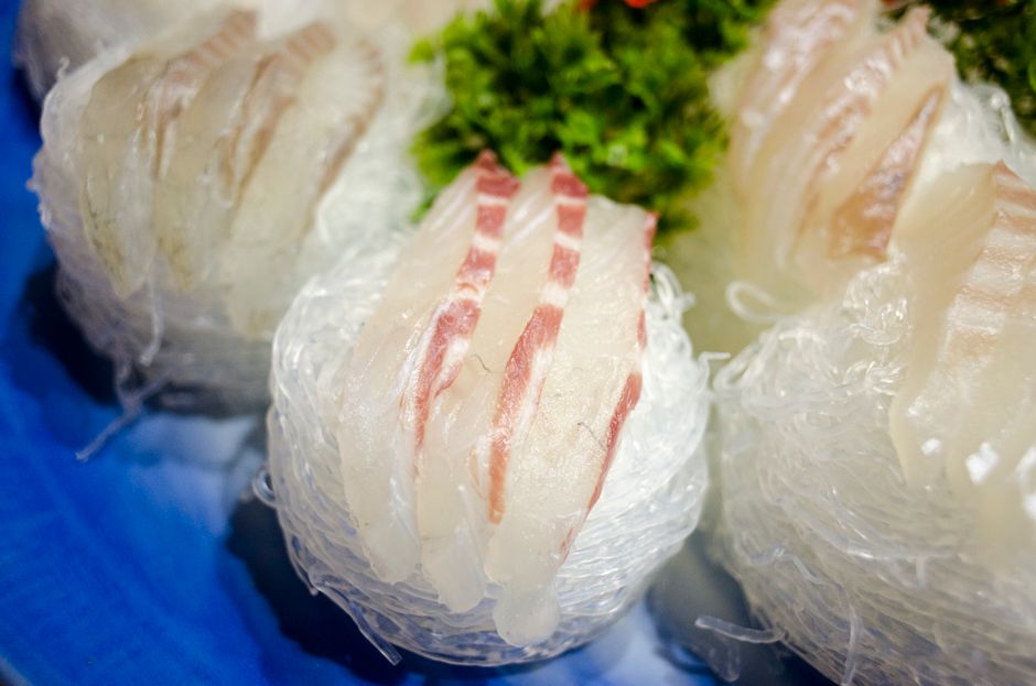 つぶ貝の刺身のクローズアップ