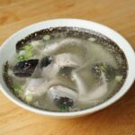 白身魚を入れた澄んだ潮汁