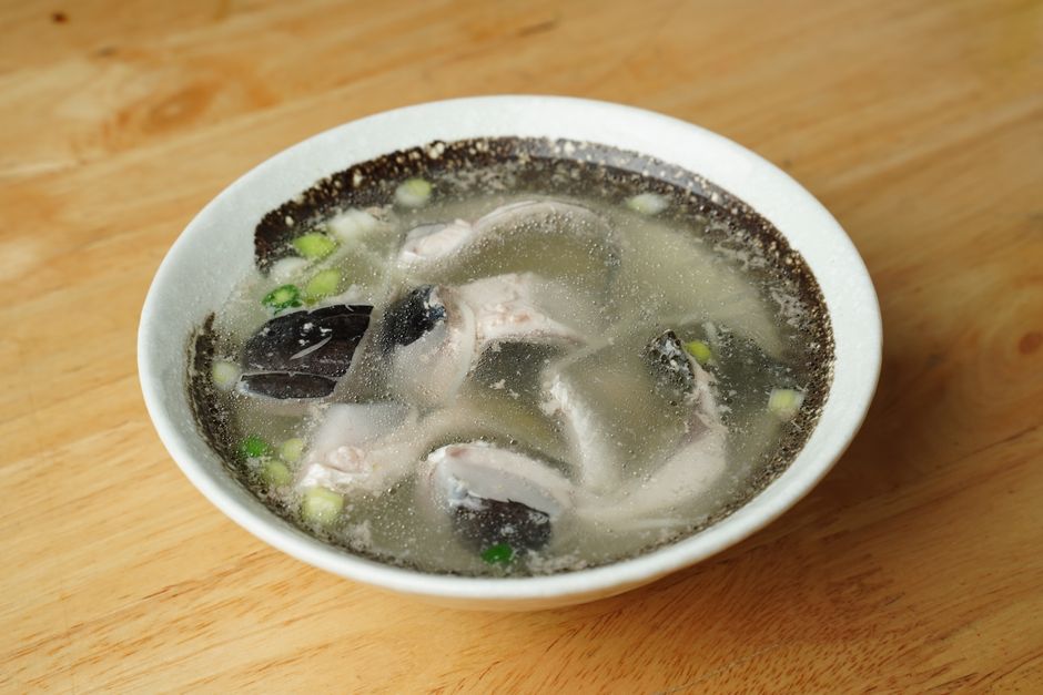 白身魚を入れた澄んだ潮汁
