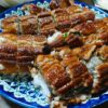 白い背景で撮影した蒲焼きうなぎとご飯