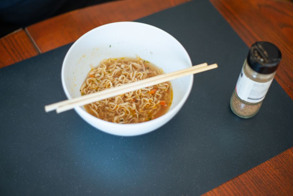 シンプルに盛り付けたラーメンの一杯