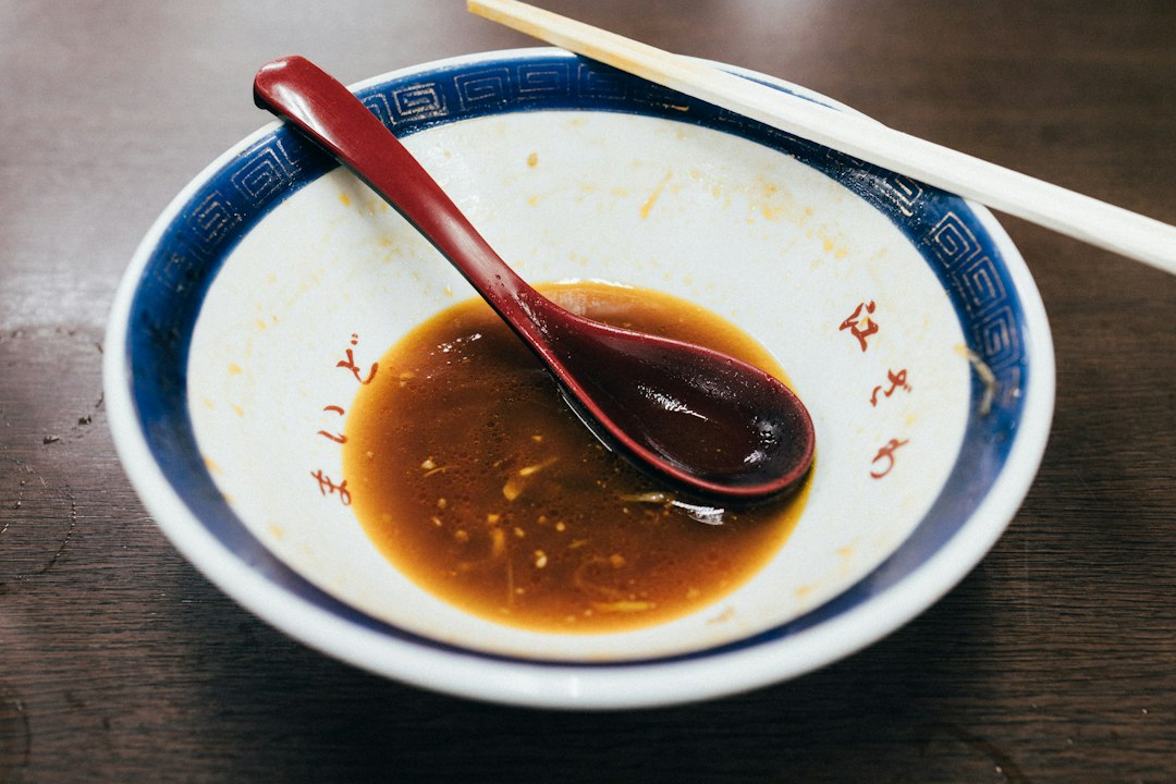 小皿に入れた和風だれ