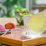 木の盆に並べた数種類の大福