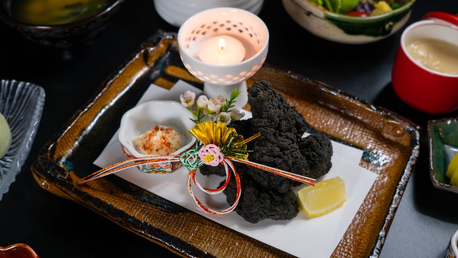 小皿に少量ずつ盛り付けた和食の膳