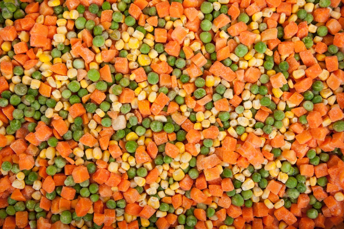 人参・グリーンピース・コーンが混ざった冷凍野菜ミックス